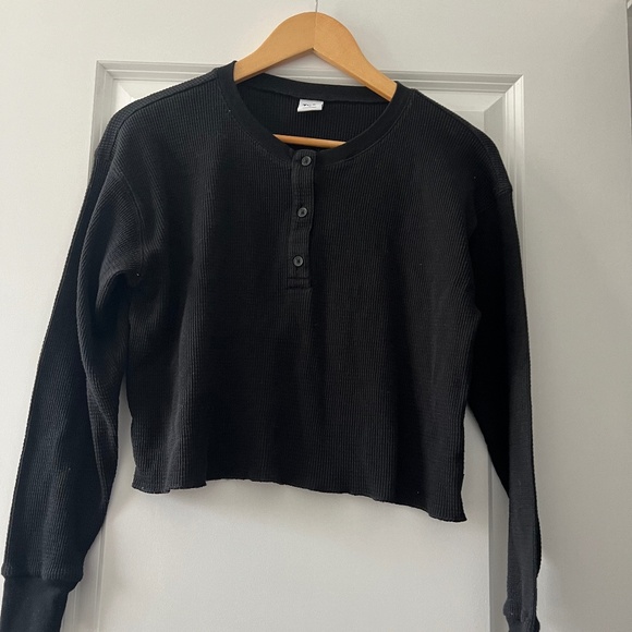 Aritzia TNA Cropped Black Henley Thermal Top - Never worn Size XS - Picture 1 of 2